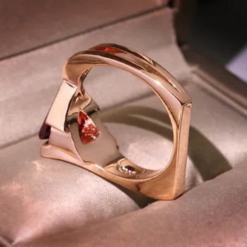 Нова Гореща Разпродажба Геометрично нарушения на сърдечния бъде позлатен пръстен за жени Модерен пръстен с инкрустиран Червен камък Сватба бижута и аксесоари 2